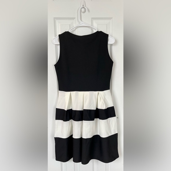 NWT Boohoo Kate Monochrome Skater Dress - Picture 4 of 5